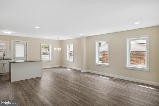 Building Photo - 506 3rd Ave