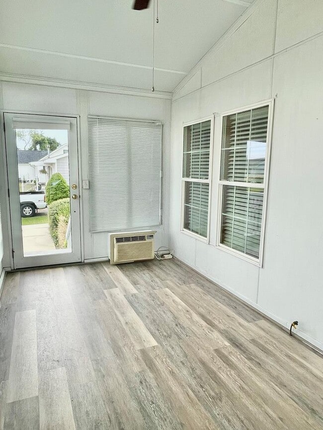 Building Photo - 6330 Chester Park Dr