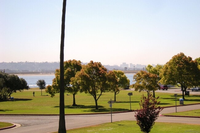 Building Photo - 3646 Crown Point Dr