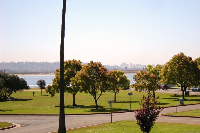 Foto del edificio - 3646 Crown Point Dr