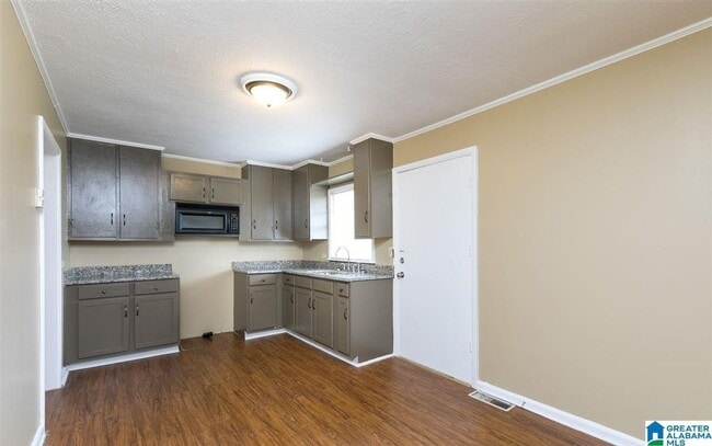 Foto del edificio - 3 Bed 2 Bath Home in Forestdale