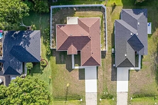 Building Photo - 8575 99th Ct