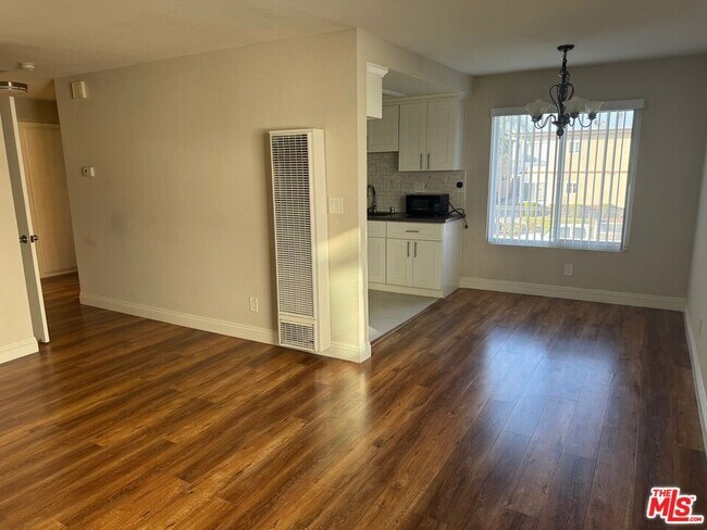 Foto del edificio - 1616 W 206th St