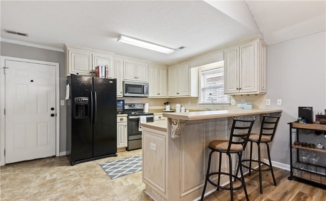 Building Photo - 9800 Lenox Ln