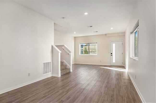 Building Photo - 937 Fulton St W