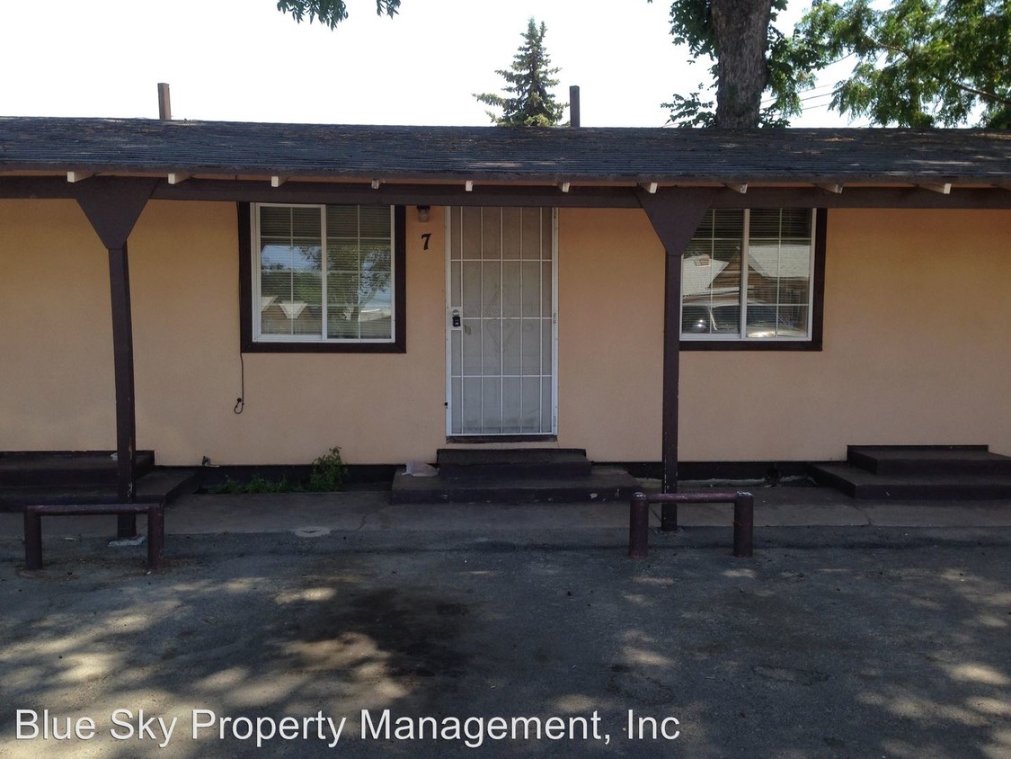 Primary Photo - 598 S Main St