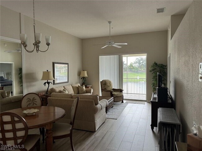Foto del edificio - 2290 Carrington Ct