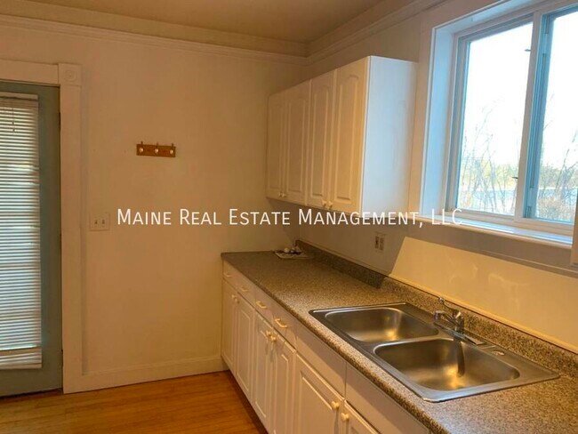 Building Photo - 54 Penobscot St
