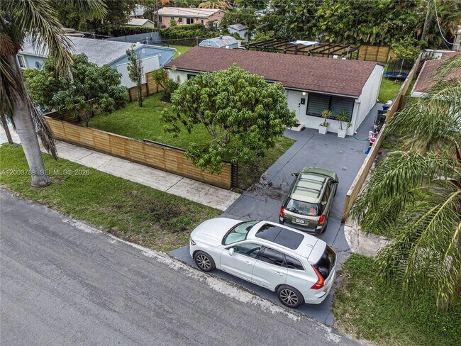 Foto del edificio - 906 NE 6th St