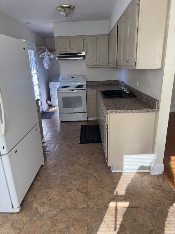 Building Photo - 282 Denise St