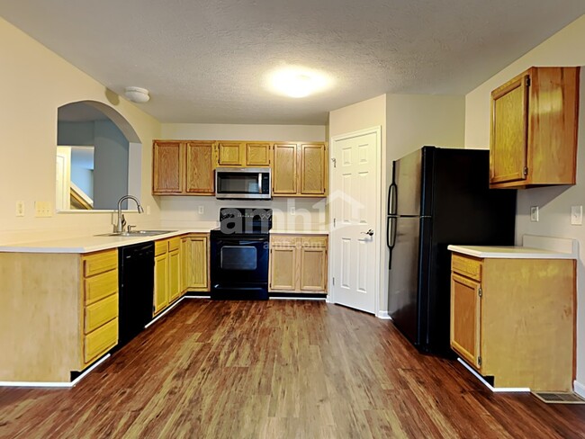 Building Photo - 32 Wooded Ridge Dr