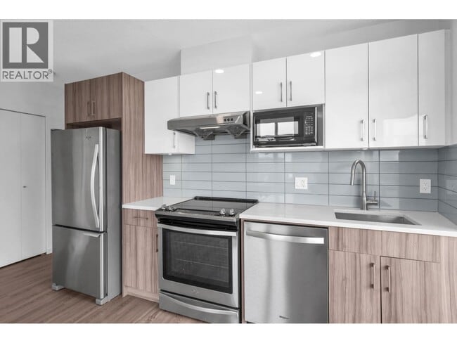 Building Photo - 900 Carnarvon St