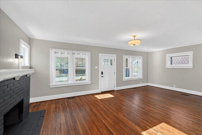 Building Photo - 1420 Bredell Ave