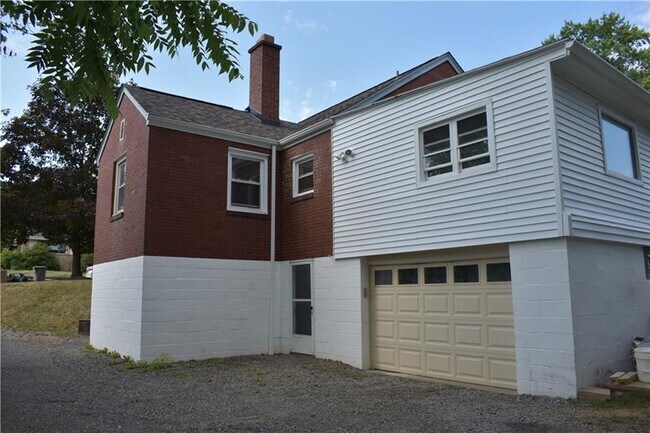 Building Photo - 905 Burchfield Rd