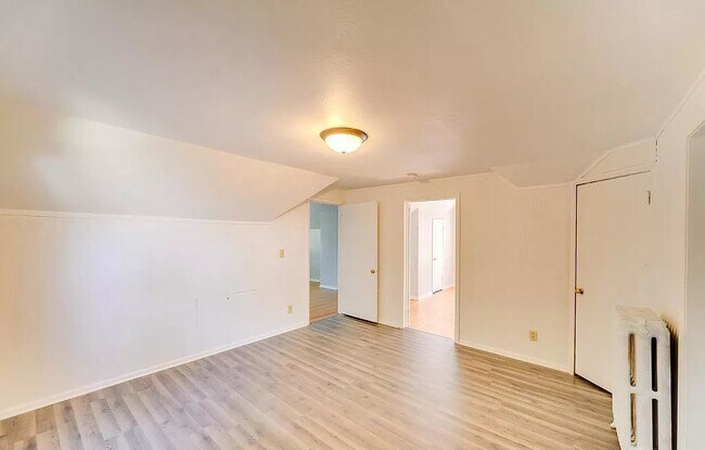 Building Photo - 919 6th St E