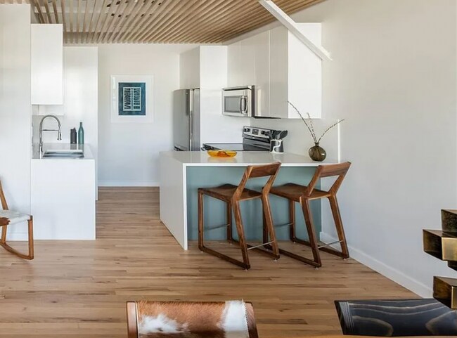 Foto del edificio - 2550 Lawrence St