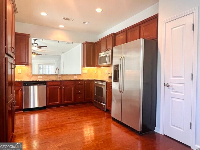 Building Photo - 130 Magic Lily Dr