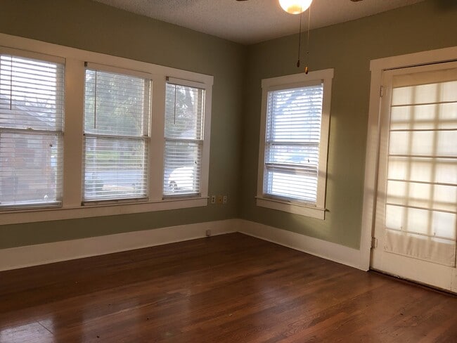 Building Photo - Adorable Duplex Unit Near the Arts District!