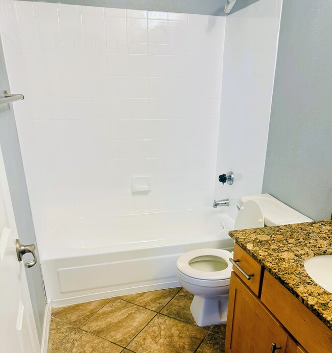 Building Photo - 2025 E Campbell Ave