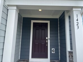 Building Photo - 1423 Jay Rd