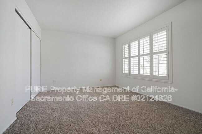 Foto del edificio - 8811 Salmon Falls Dr