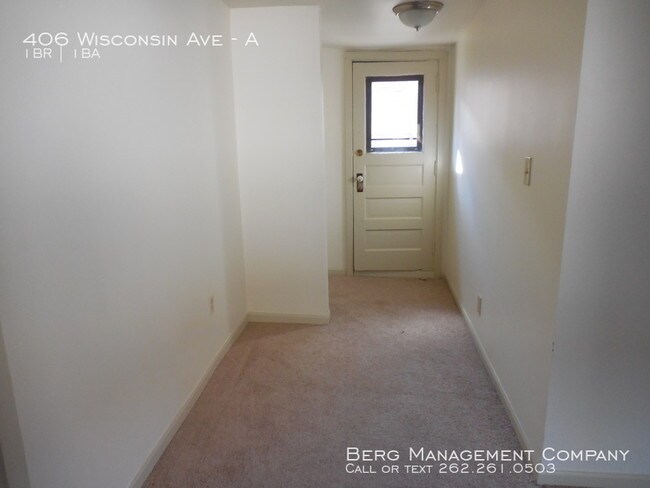 Building Photo - One Bedroom Upper