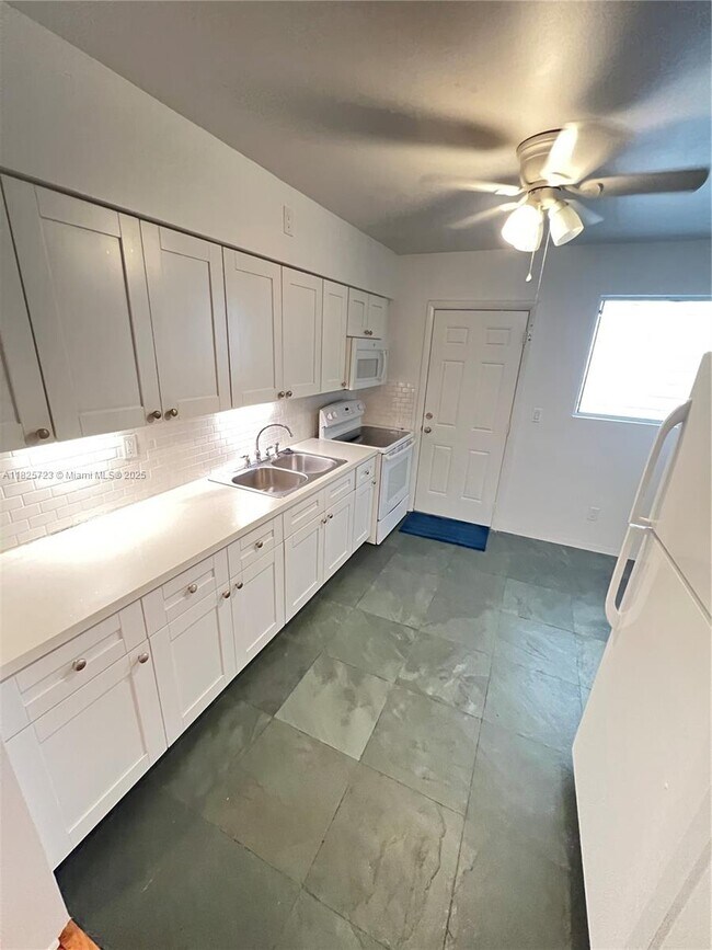 Foto del edificio - 550 NE 76th St