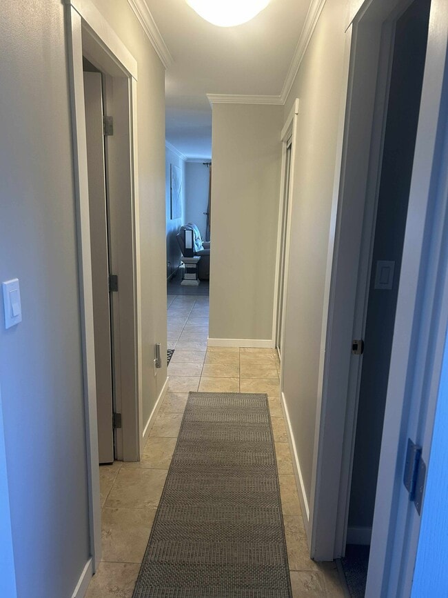 Building Photo - 255 Hirst Av W