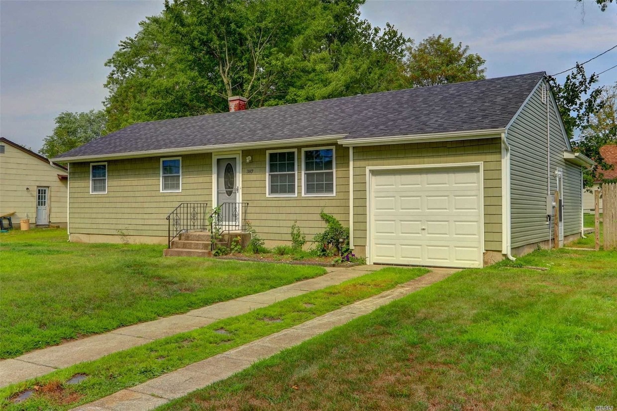 Primary Photo - 387 Grundy Ave