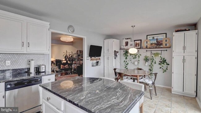 Foto del edificio - 44072 Florence Terrace