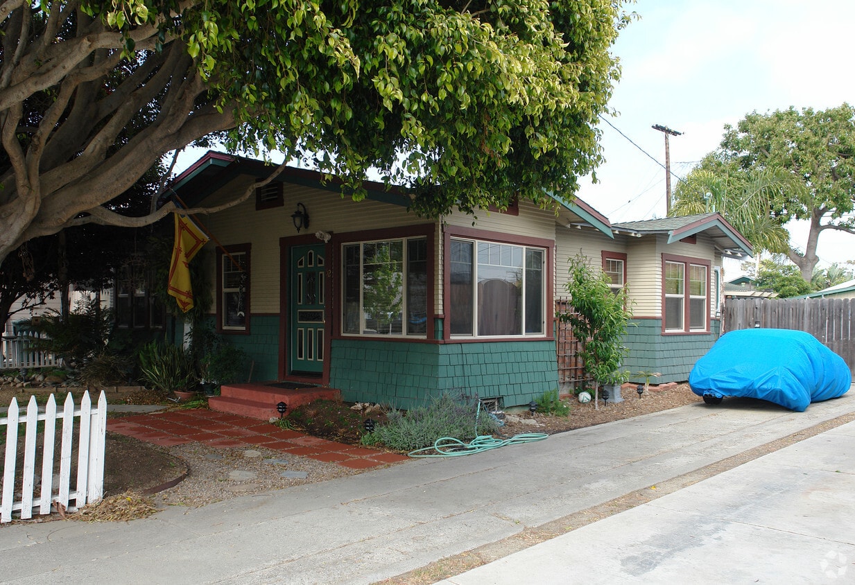 Primary Photo - 52-54 S Santa Cruz St