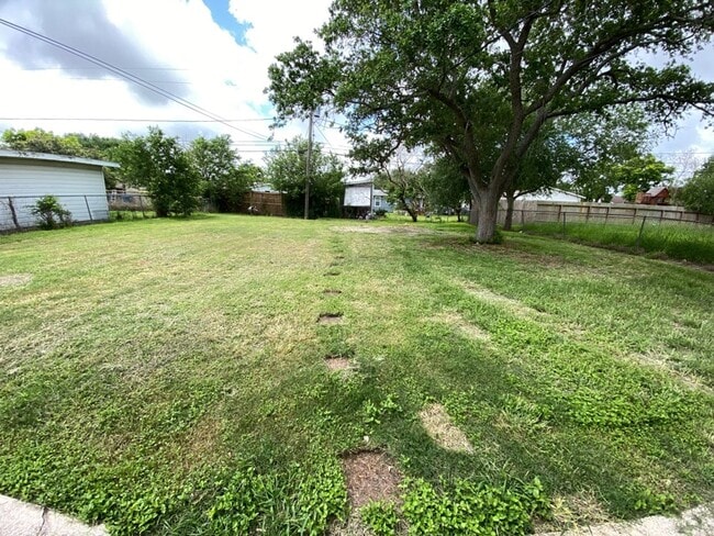 Building Photo - 5917 Kimbrough Dr