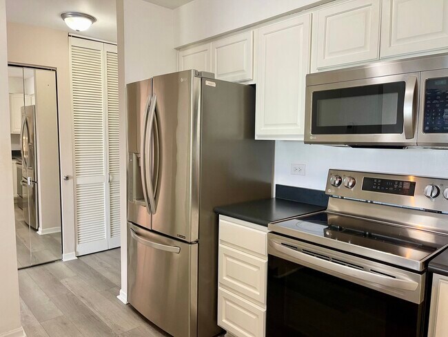 Foto del edificio - 725 W Huntington Commons Rd