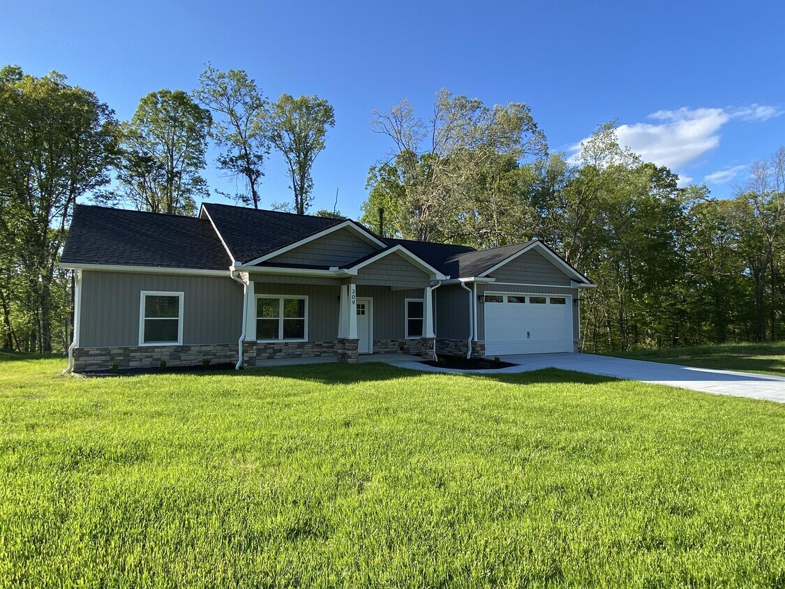 Primary Photo - 309 Country Ln