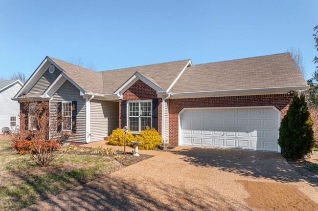 Building Photo - Sought after Williamson County Home 3/2 wi...