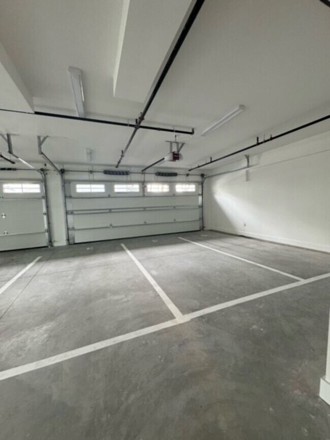 Foto del edificio - No Brokers Fee. New Building in Allston. C...