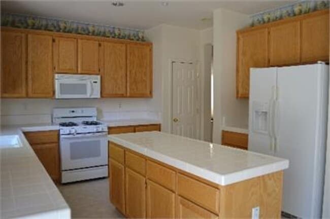 Foto del edificio - Beautiful 4-Bedroom, 3-Bath Home in Sycamo...