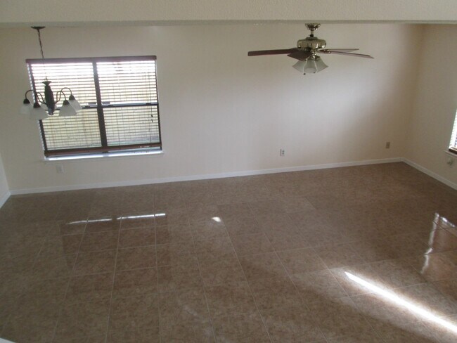 Building Photo - 1367 Lakeside Loop