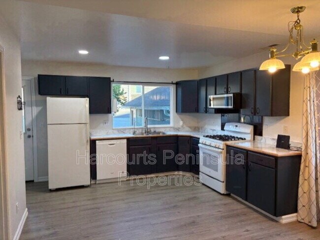 Foto del edificio - 3980 Broadmoor Loop