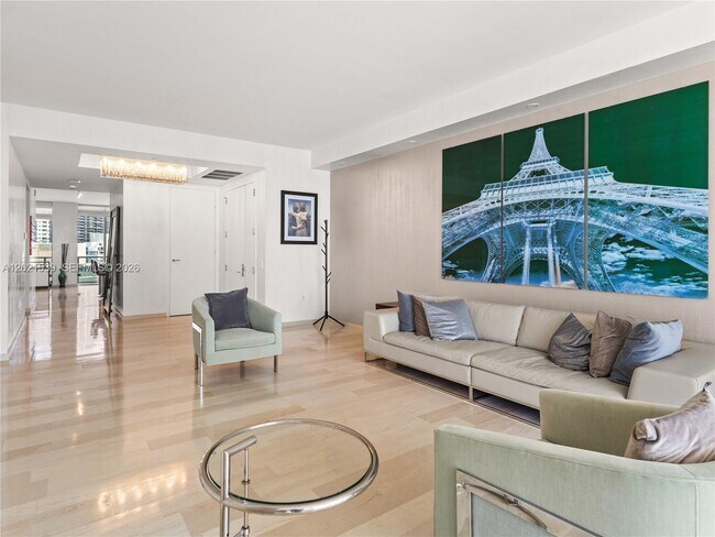 Building Photo - 1300 Brickell Bay Dr