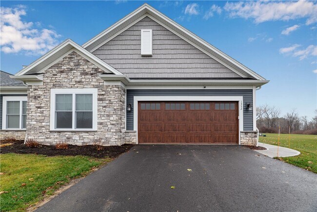 Foto del edificio - 1352 Creeks Edge Dr