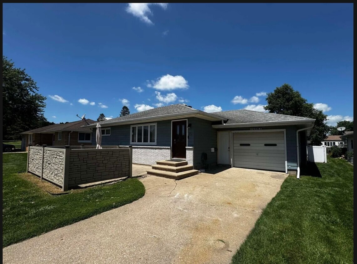 Foto principal - 812 W 4th St