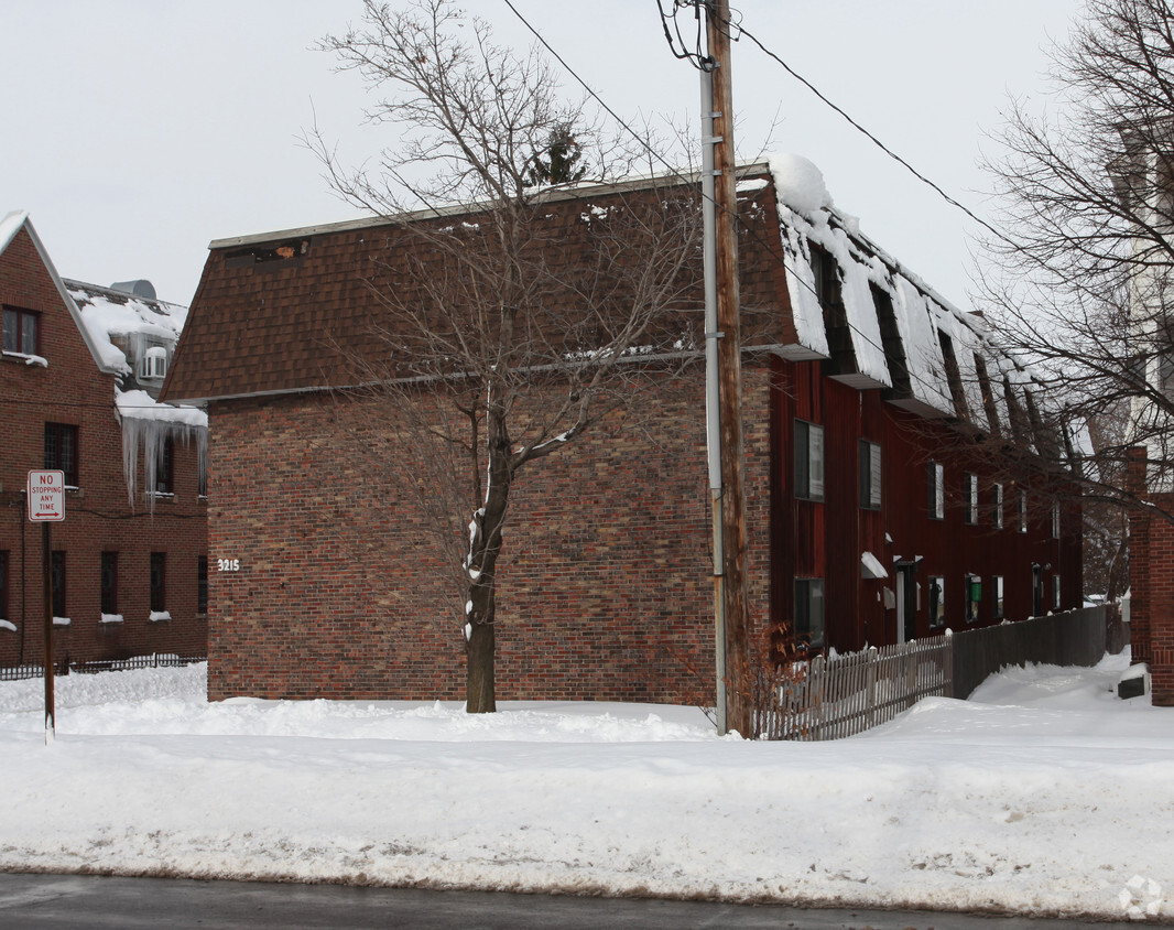 Building Photo - 3215 James St