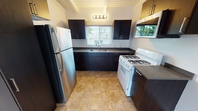 Interior Photo - BEAUTIFUL Studio in Inglewood !!