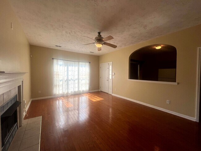 Building Photo - 1532 Laurel Oak - Holly Chase