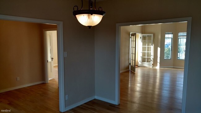 Building Photo - 2430 Ocean View Ave