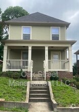 Building Photo - 1011 Oak St