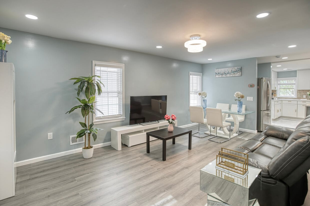 Living Room - 39 Quarry St