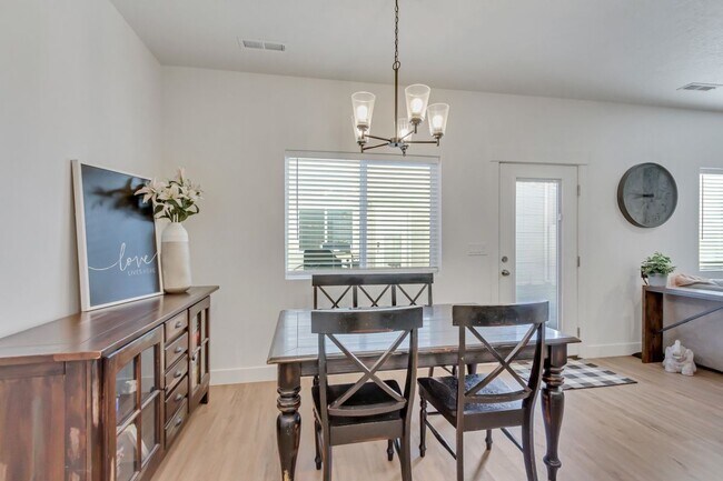 Foto del edificio - 2091 W 1675 S