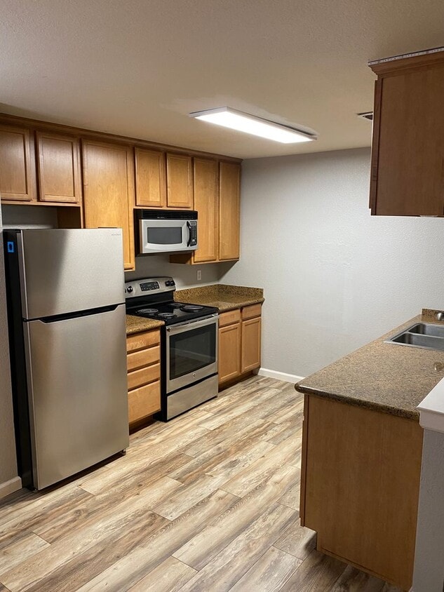 Primary Photo - Cozy 3-Bedroom Condo with Washer/Dryer and...
